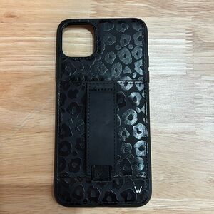 Wally iPhone 11 Pro Max - Blacked Out Leopard
